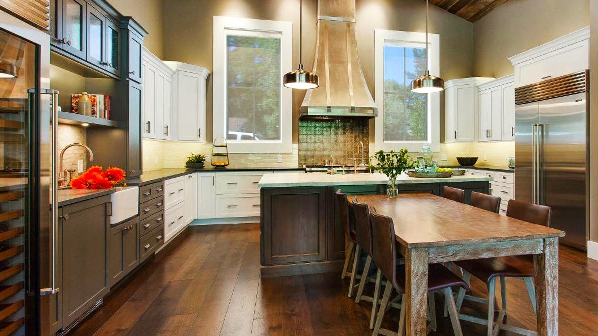 کابینت سفید و قهوه ای