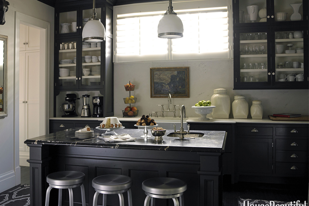 کابینت رنگی سیاه