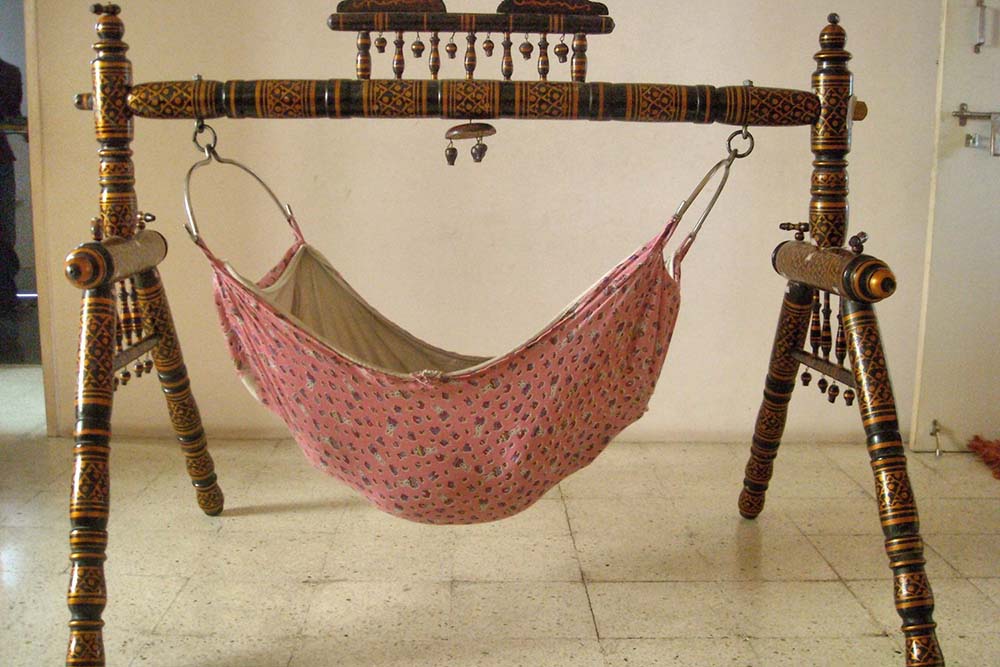 تخت خواب چوبی نوزاد