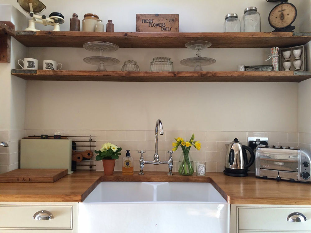 چیدمان آشپزخانه کوچک با مدل گالری