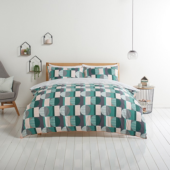 اتاق خواب مدرن با روتختی وارونه