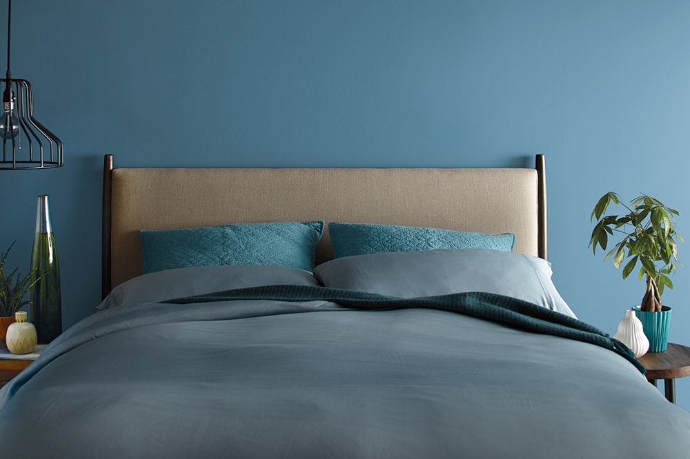 آبی پر رنگ برای رنگ اتاق خواب بزرگسال