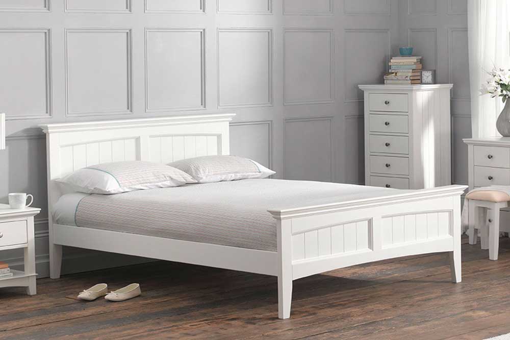 تخت خواب چوبی سفید