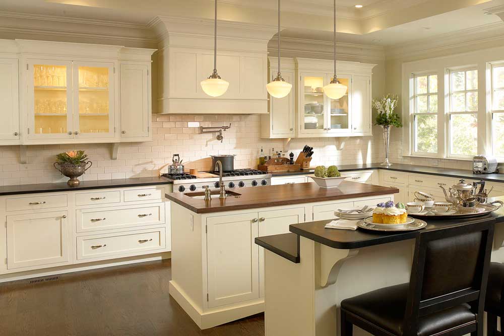 کابینت قهوه ای و سفید روشن